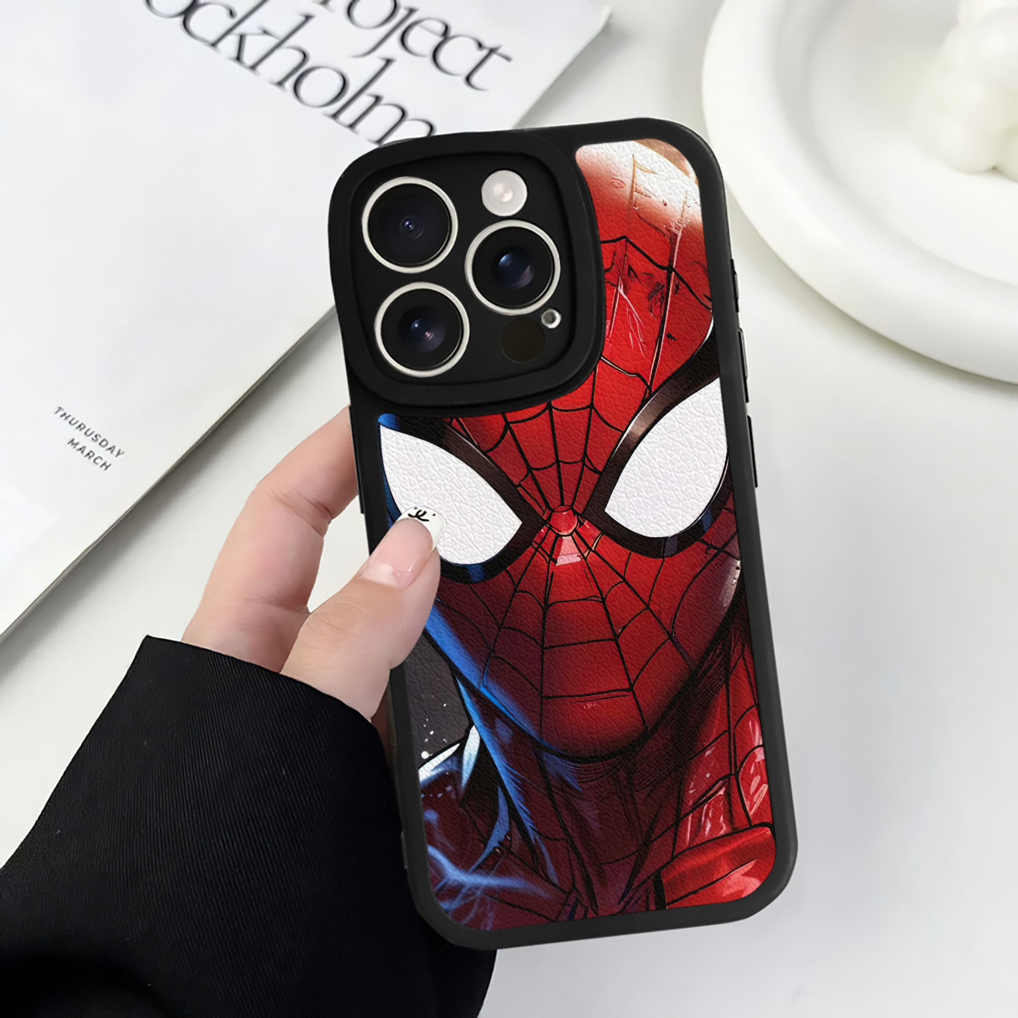（画像用） Spider Man スパイダーマン 【iPhone 16シリーズ対応】シリコンスマホケース（レザー調） 材質：シリコン